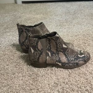 SO° Women's Snake Ankle Booties Sz 10
